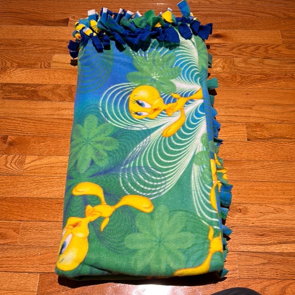 Tweety, bird, fleece blanket - Picture 2 of 3